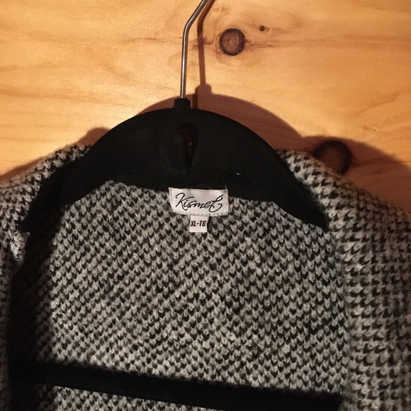 Long hoodie style coat - Picture 2 of 3